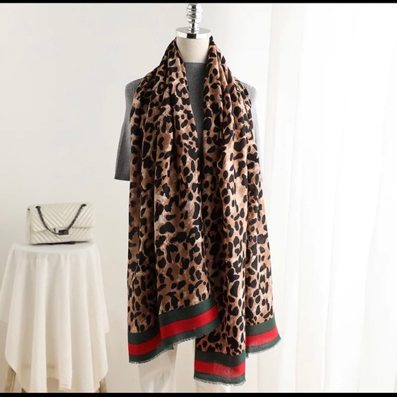 Animal print large wrap scarf green striped detail - Picture 2 of 4